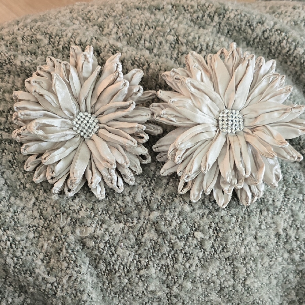 Elegant White Floral Home Accents